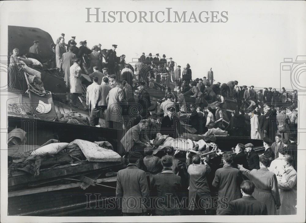 1952 Press Photo Triple-Train Crash In London - Historic Images