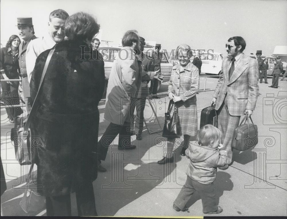 1974 Press Photo Soviet Writer Alexander Solshenizyn, Family - Historic Images