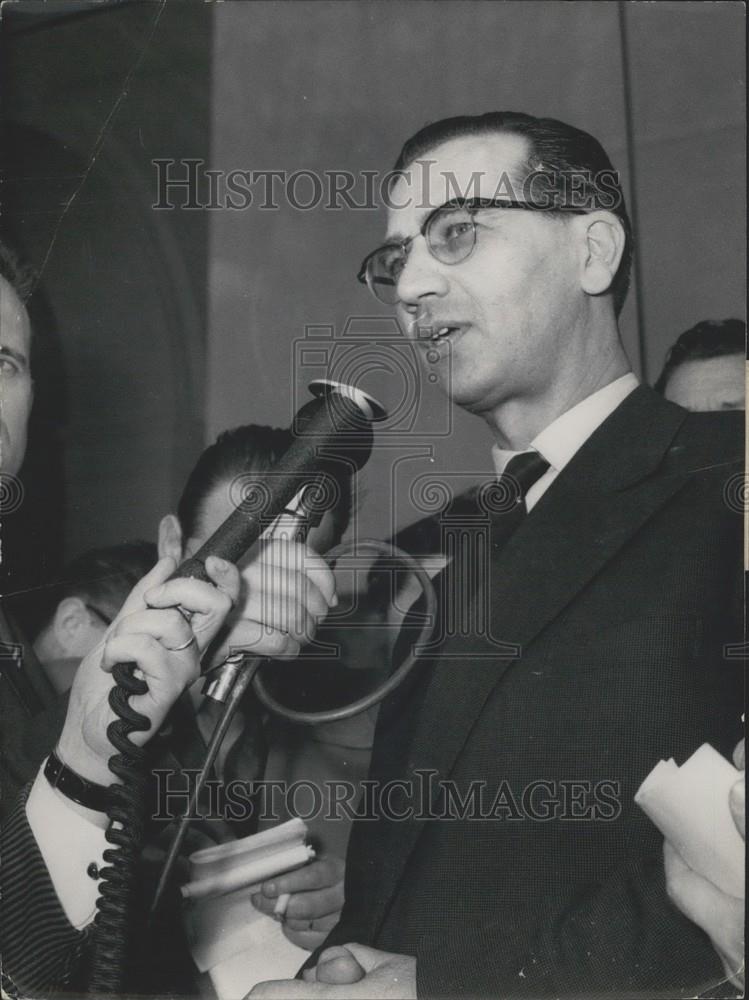 1957 Press Photo Socialist Parliamentary Group Chairman Robert Verdier - Historic Images