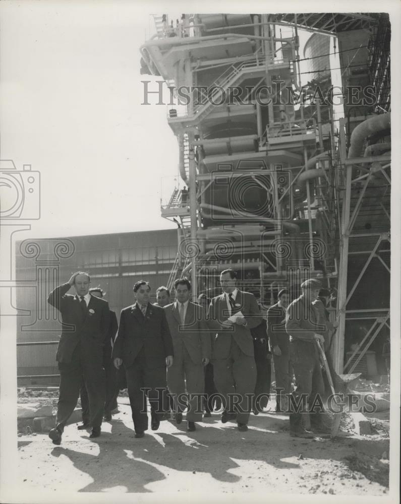 1956 Press Photo Mr.Malenkov visits Calder hall Atomic Power Station - Historic Images