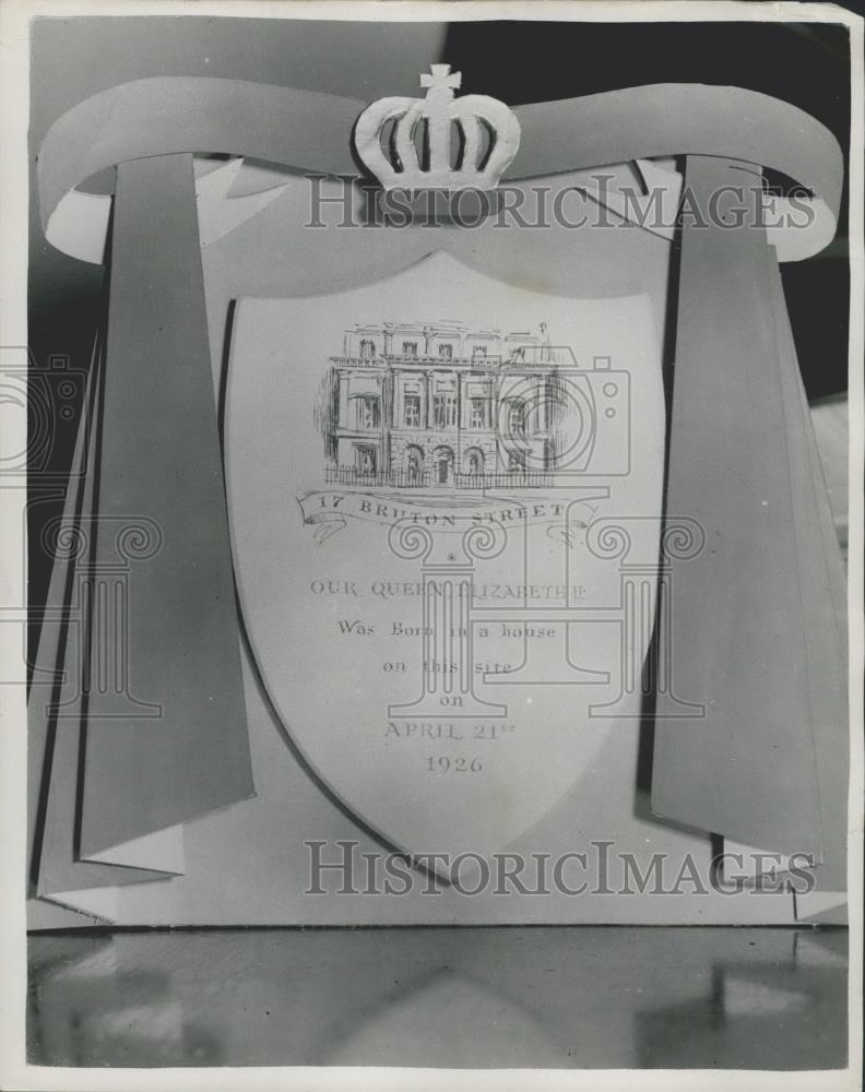 1953 Press Photo Plaque for the Queen"s Coronation in London - Historic Images