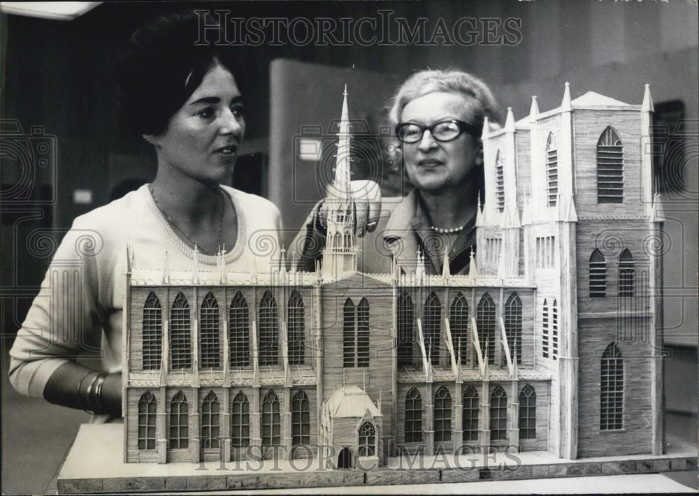 1967 Press Photo Mrs. Schmidt-Braum builds &quot;Traumkathedrale&quot; from matchsticks. - Historic Images