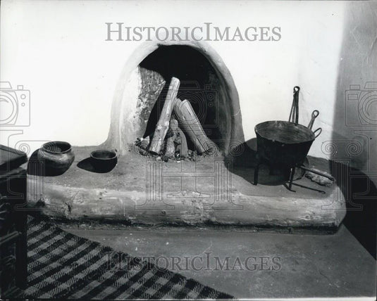 Press Photo American Museum Exhibit New Mexican Cooking Stove With Pots - Historic Images