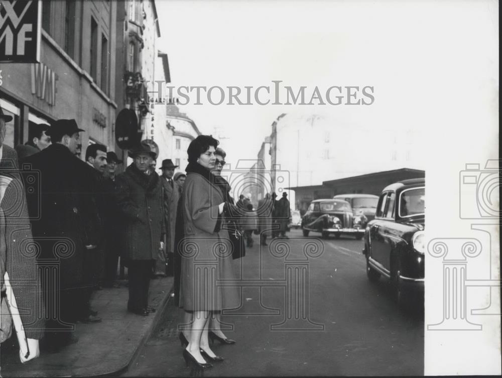 1959 Press Photo Princess Soraya and her Mother Furstin Esfandiary went shopping - Historic Images