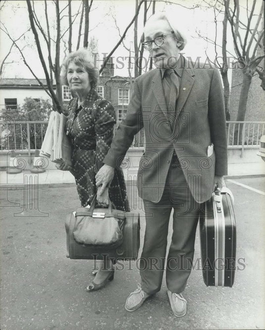 1975 Press Photo Employment Secretary Mr. Michael Foot and his wife - Historic Images