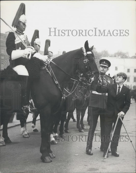 1969 Press Photo Calvary setting up - Historic Images