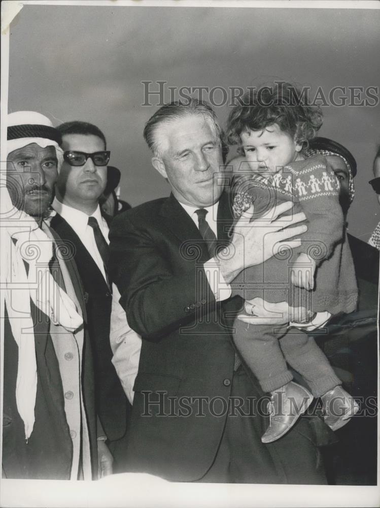 Press Photo Michigan Governor George Romney, Arab Refugees - Historic Images