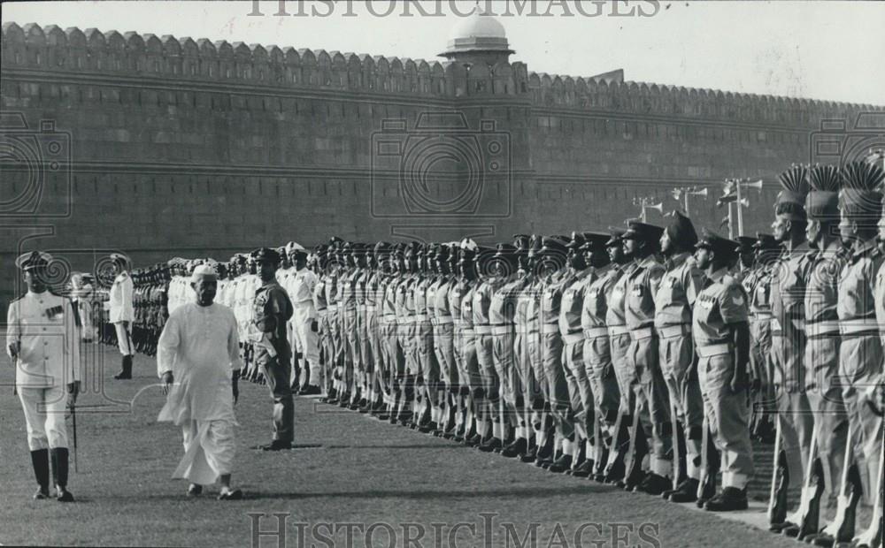 Press Photo Prime minister Chaudnary Charan Singh Inspecting guard of Honour - Historic Images