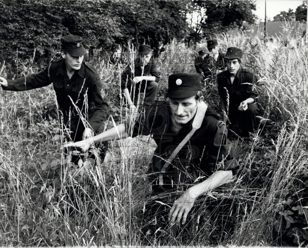 Press Photo Military in the field training - Historic Images