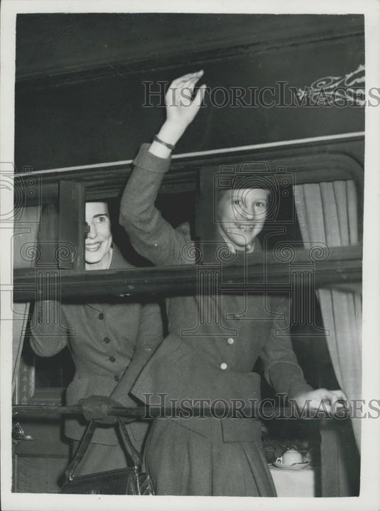 1954 Press Photo Queen Ingrid & Princess Margaret Leaving Victoria Station - Historic Images