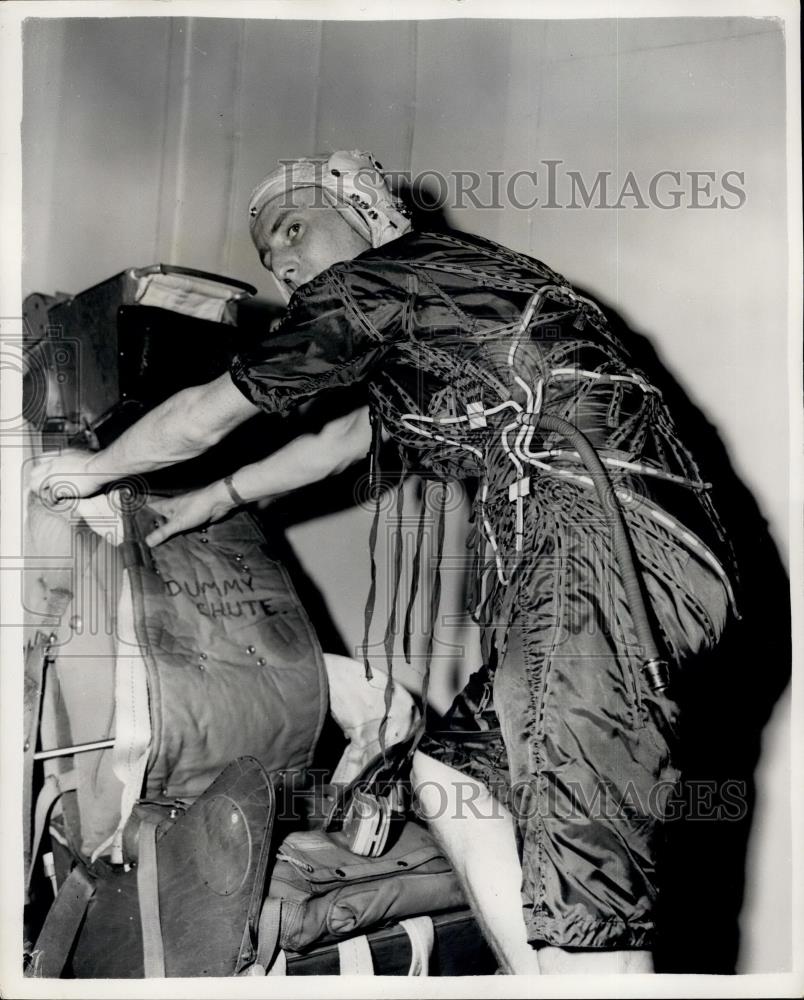 Press Photo Climatic Research Laboratory at Farnborough R.A.F institute - Historic Images