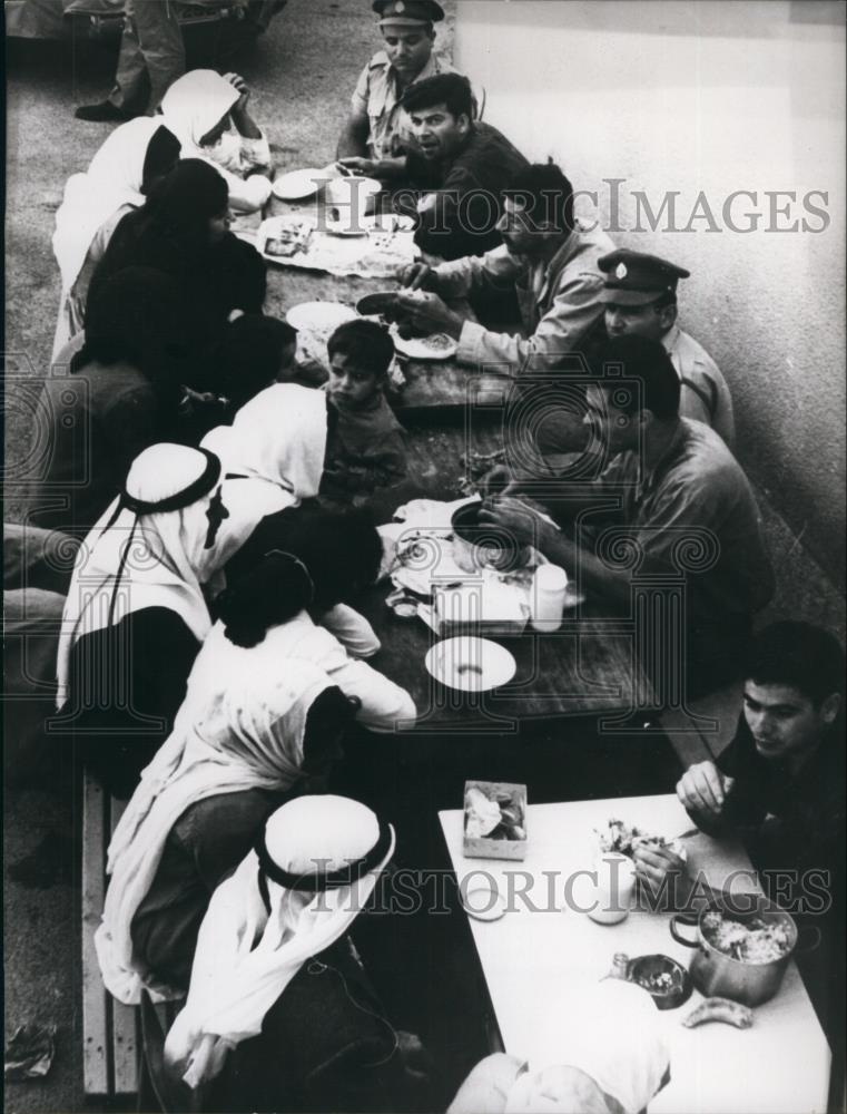 Press Photo males sitting around a table - Historic Images