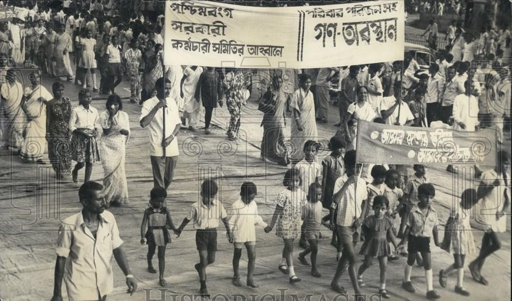 Press Photo Protest Demonstration by the Members of the "Paschim Banga Sarkari K - Historic Images