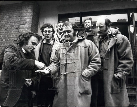 1973 Press Photo Dressed in Old Clothes Fourteen Clergymen will Live Poverty 2 - Historic Images