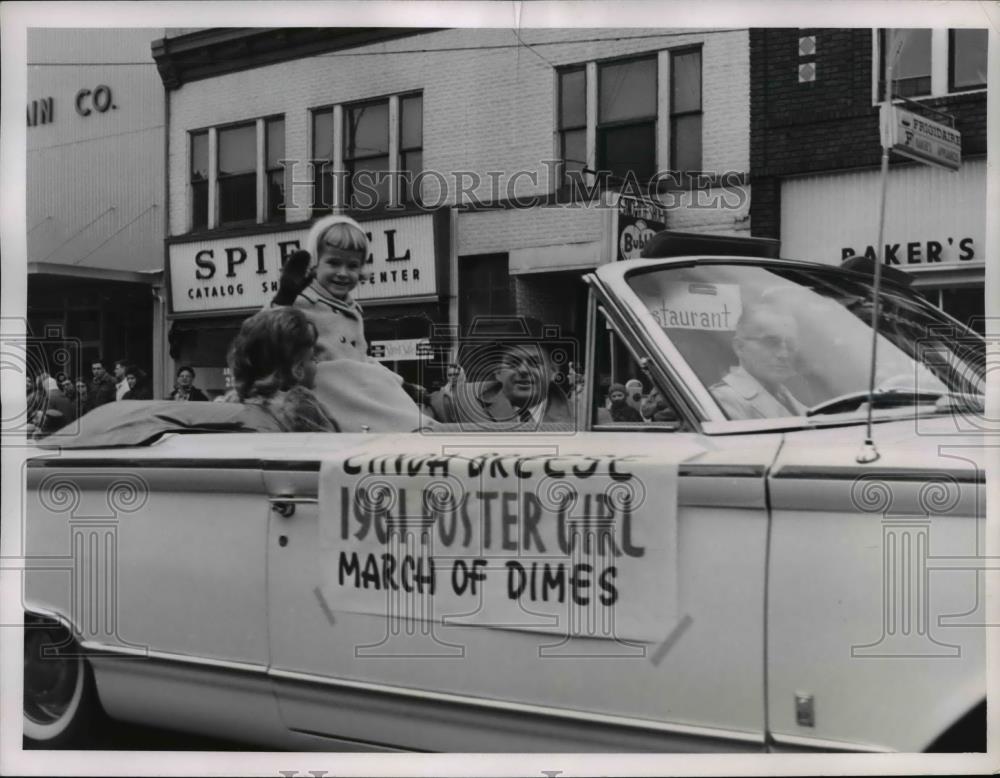 1963 Press Photo March of Dimes Poster girl Linda Breeze in parade - Historic Images