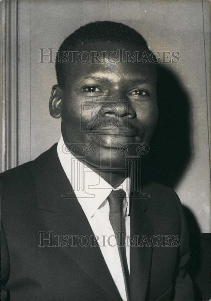 1968 Press Photo Elie-Joel Kintse Winner Larousse-U.T.A. Scholarship Cameroon - Historic Images