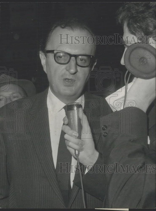 1964 Press Photo Goncourt Prize Goes To George Conchon For Book "The Wild State" - Historic Images