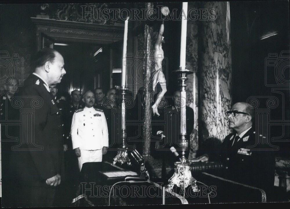 1971 Press Photo Peru Minister Agriculture Valdes Taking Oath President Alvarado - Historic Images