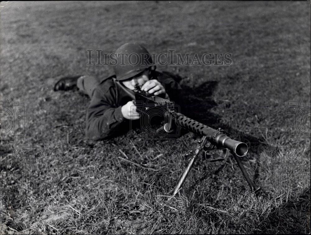 Press Photo Germany&#39;s first post-war draftees &quot; The MG-rifleman - Historic Images