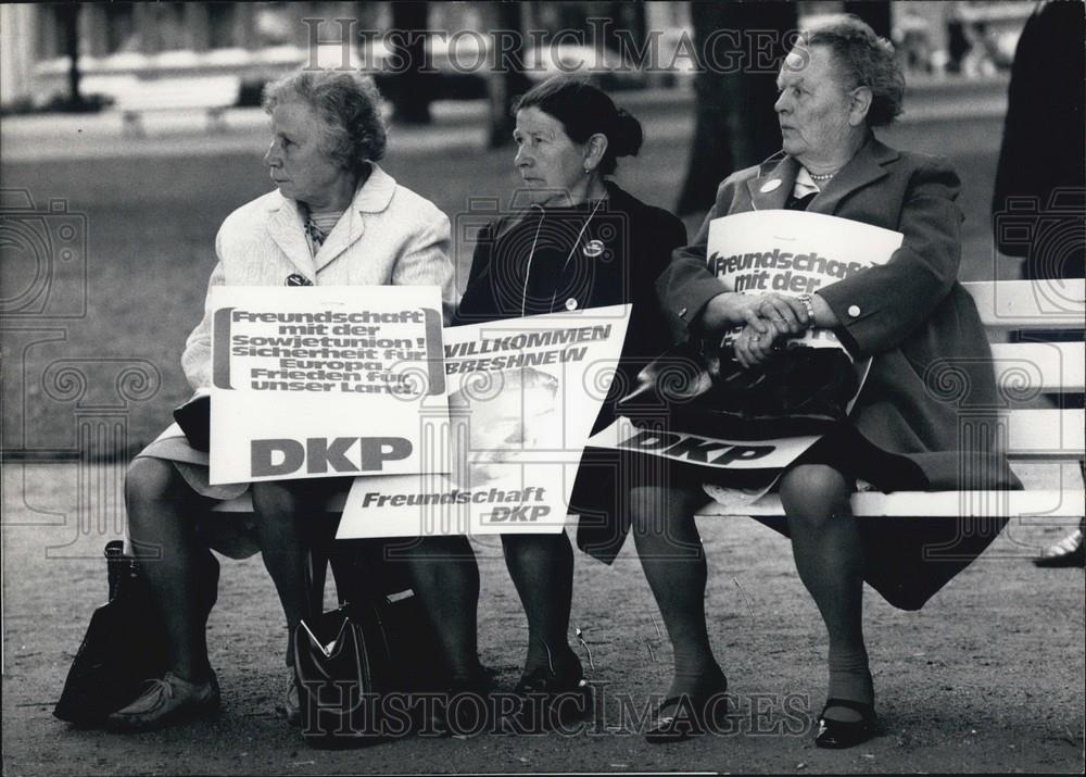 1973 Press Photo 20,000 Demonstrators for Leonid Brezhnev in Bonn - Historic Images