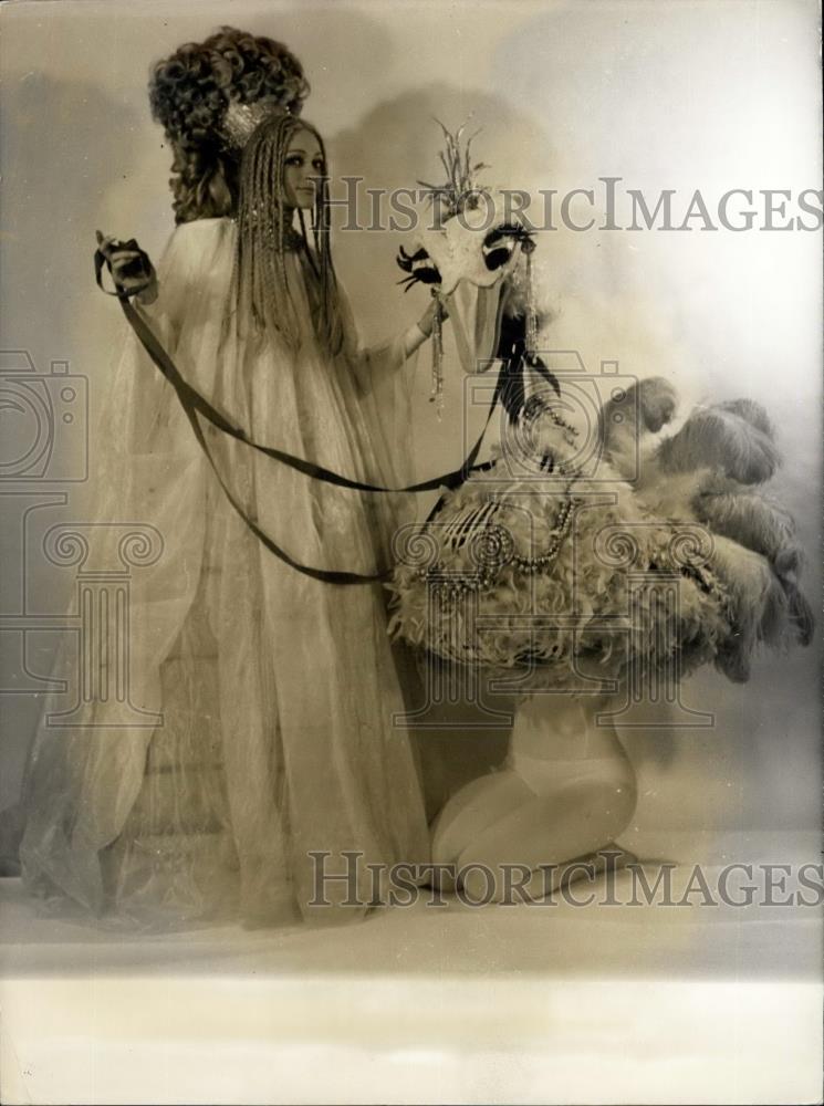 1967 Press Photo Molinario&#39;s Snow Fairy Dress - Historic Images