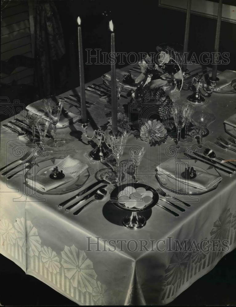 1934 Press Photo A table prepared for the Thanksgiving Turkey - Historic Images