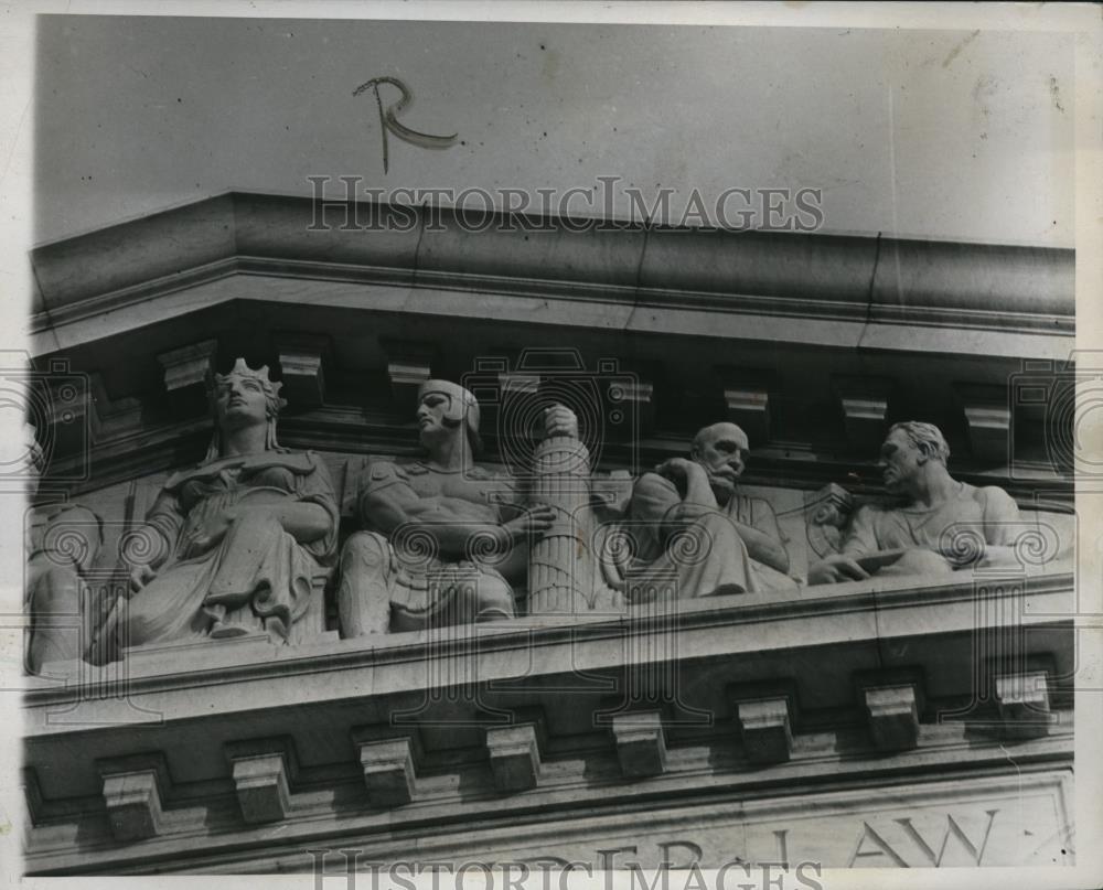 1934 Press Photo Supreme Court Building Washington DC Robert Aitken Sculptors - Historic Images