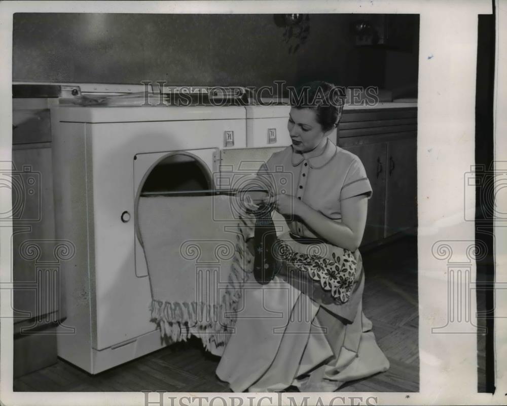 1953 Press Photo Automatic dryer for home makers use - Historic Images