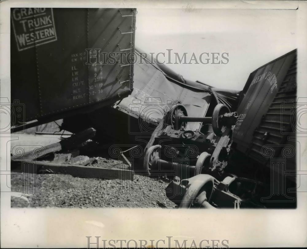 1950 Press Photo Chicago and Great Western Freight Train Accident Chicago - Historic Images