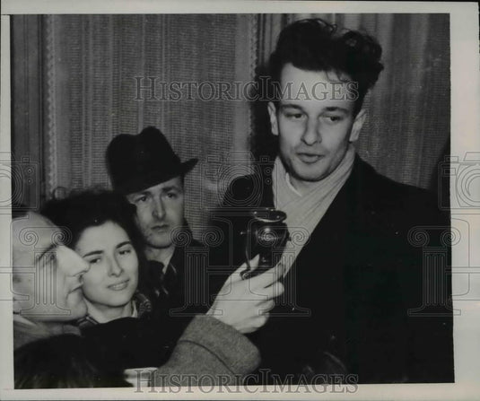 1945 Press Photo Jean Louis Bory, French teacher was honored for his book - Historic Images