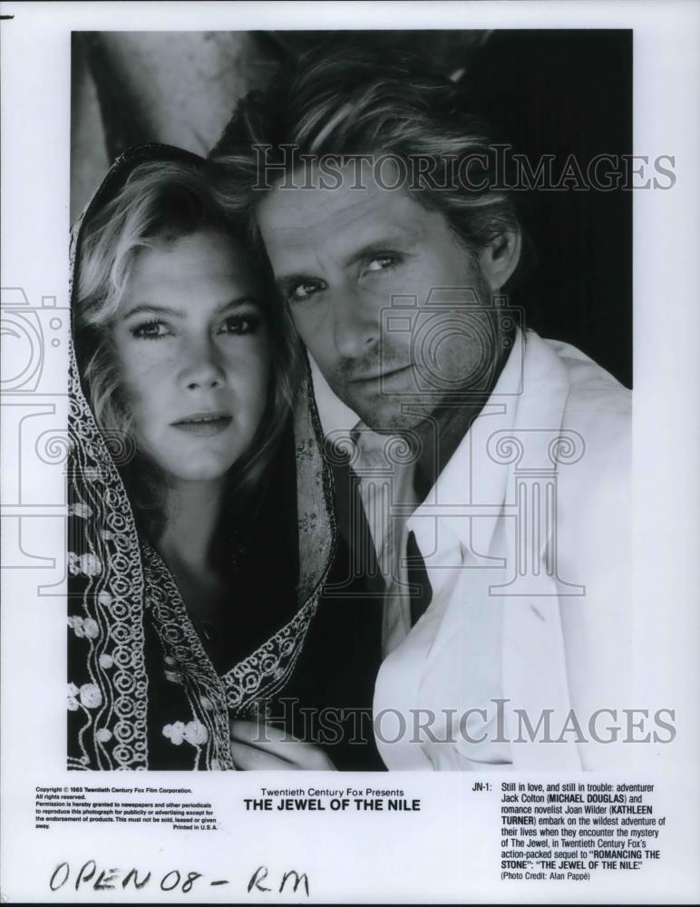1985 Press Photo Michael Douglas and Kathleen Turner in "The Jewel of The Nile" - Historic Images