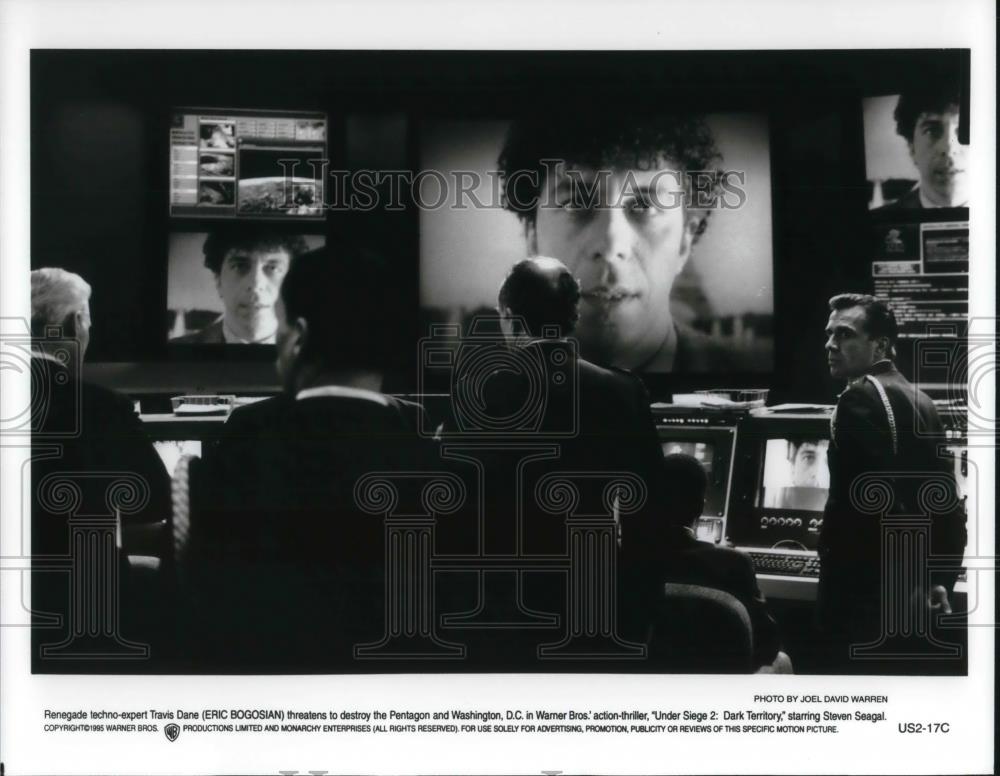 1995 Press Photo Eric Bogosian in Under Siege 2: Dark Territory - cvp22597 - Historic Images