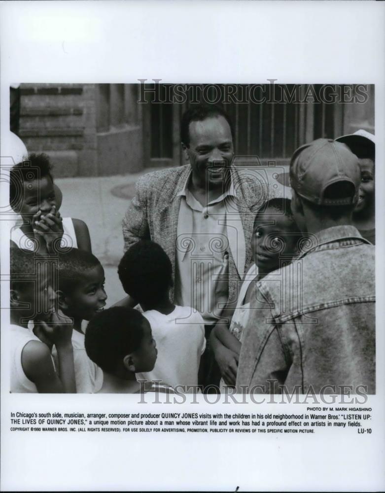 Press Photo Quincy Jones visits children in his old neighborhood in Listen Up - Historic Images