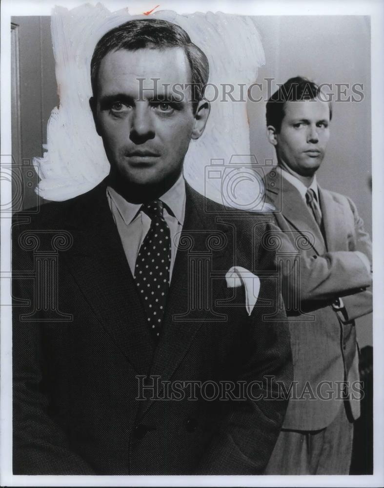 1976 Press Photo Anthony Hopkins Cliff De Young on The Lindbergh Kidnapping Case - Historic Images