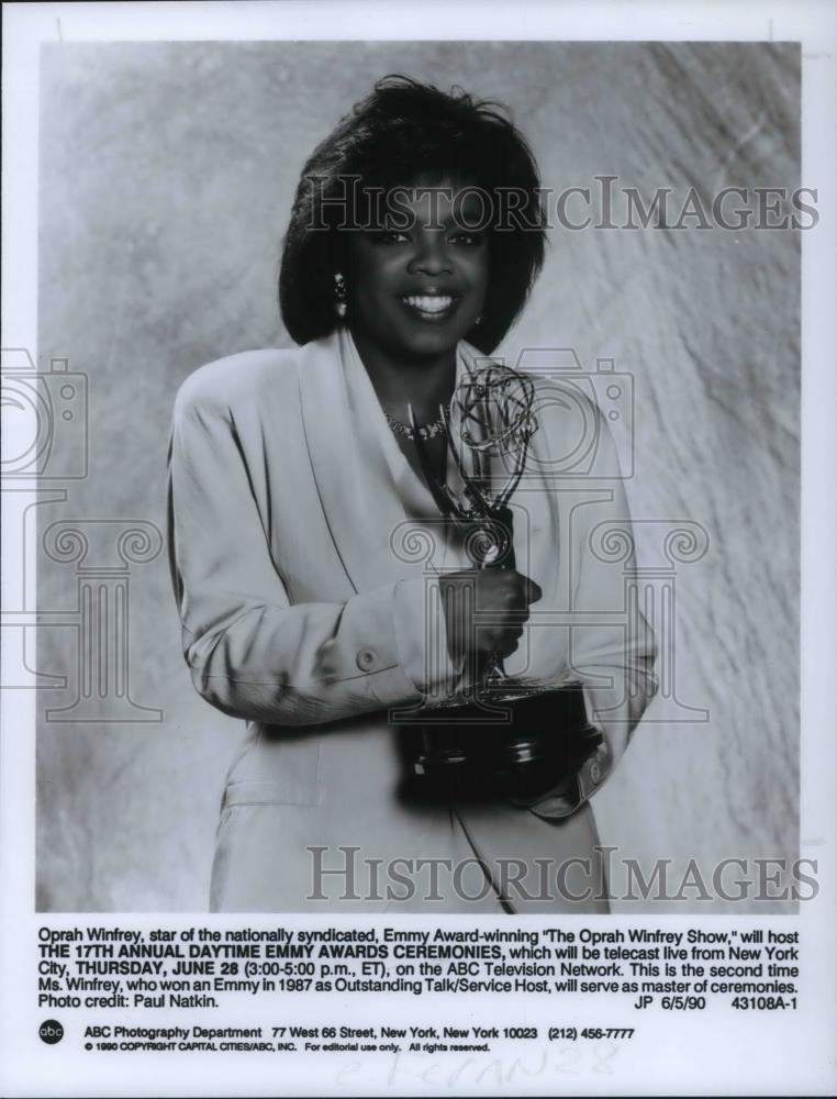 1990 Press Photo Oprah Winfrey on Emmy Award-winning The Oprah Winfrey Show - Historic Images