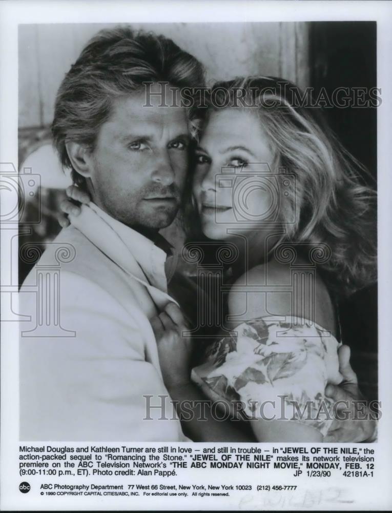 1990 Press Photo Michael Douglas and Kathleen Turner in "Jewel of The Nile" - Historic Images