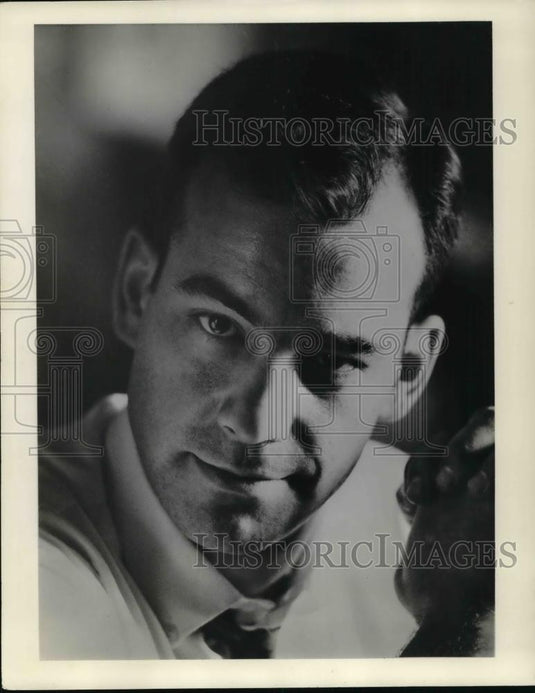 1963 Press Photo Haynes Johnson Writer Author Of Dusk At The Mountain - Historic Images