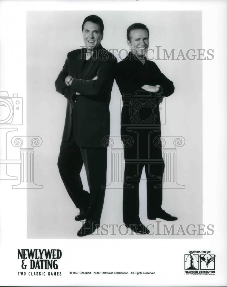 1997 Press Photo Brad Sherwood and Chuck Woolery in Newlywed & Dating - Historic Images