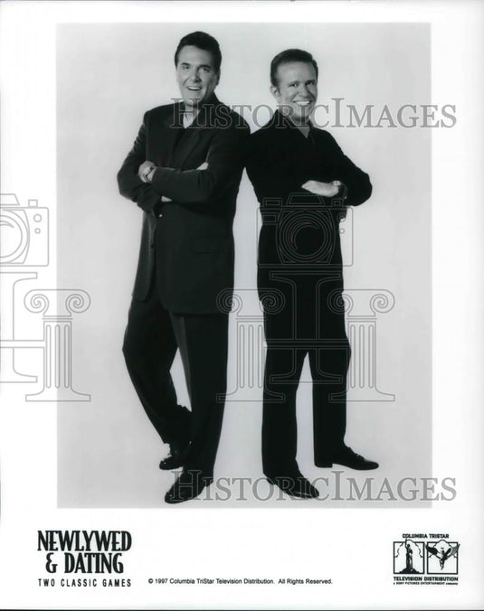 1997 Press Photo Brad Sherwood and Chuck Woolery in Newlywed & Dating - Historic Images