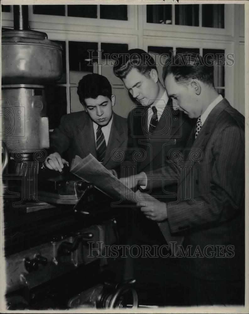 1949 Press Photo James Keebler and Richard A. Graff - cvp25282 - Historic Images