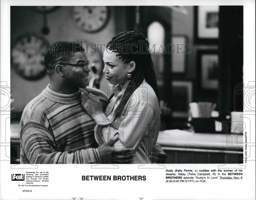 Press Photo Kelly Perine and Tisha Campbell in BETWEEN BROTHERS - cvp24964 - Historic Images
