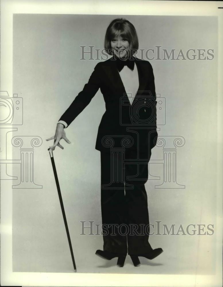 1975 Press Photo Shirley MacLaine in Gypsy in My Soul - Historic Images