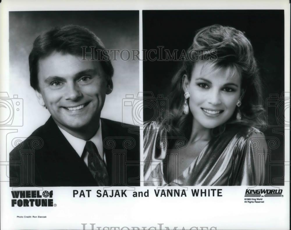 1989 Press Photo Pat Sajak and Vanna White hosts of Wheel of Fortune game show - Historic Images