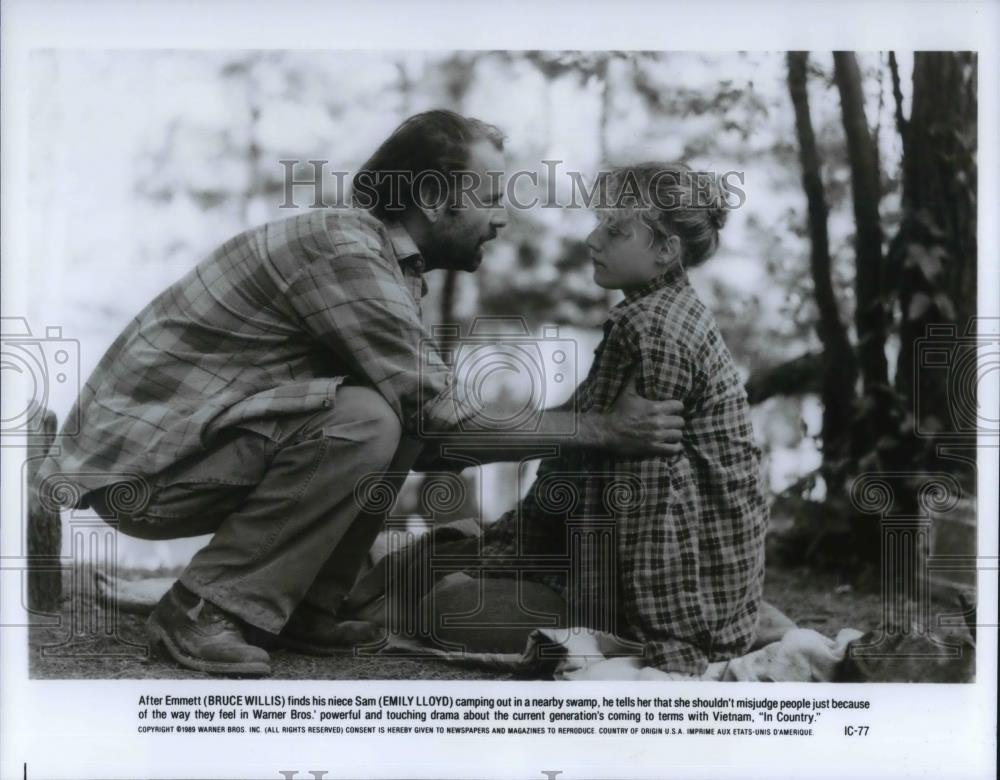 1990 Press Photo Bruce Willis and Emily Lloyd star in In Country movie film - Historic Images
