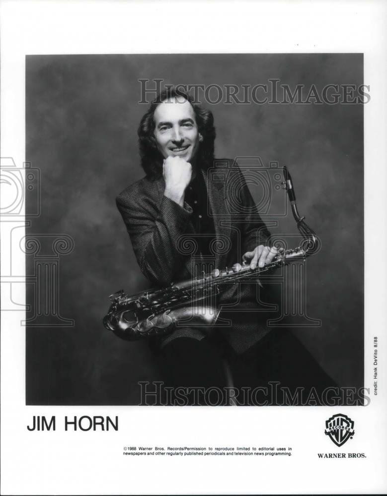 1988 Press Photo Jim Horn holding his instrument - cvp21702 - Historic Images