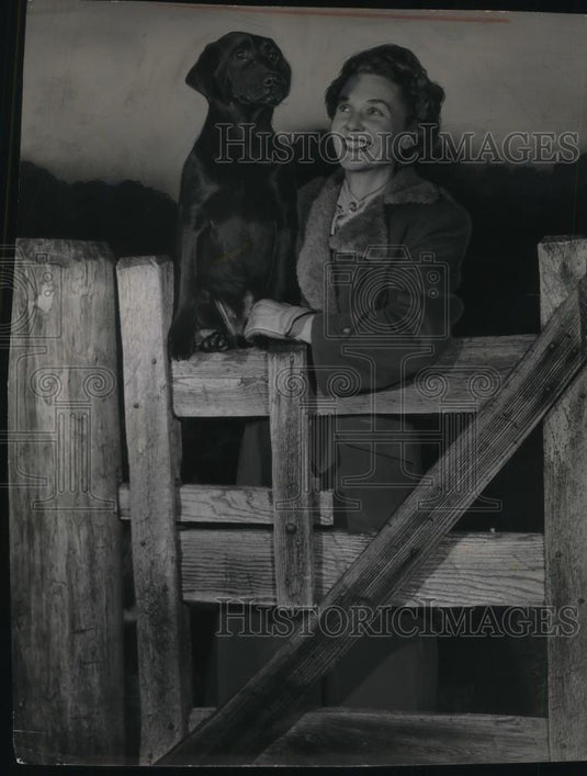 1951 Press Photo Mrs. Gilbert W. Humphrey in the picture - cvp22801 - Historic Images