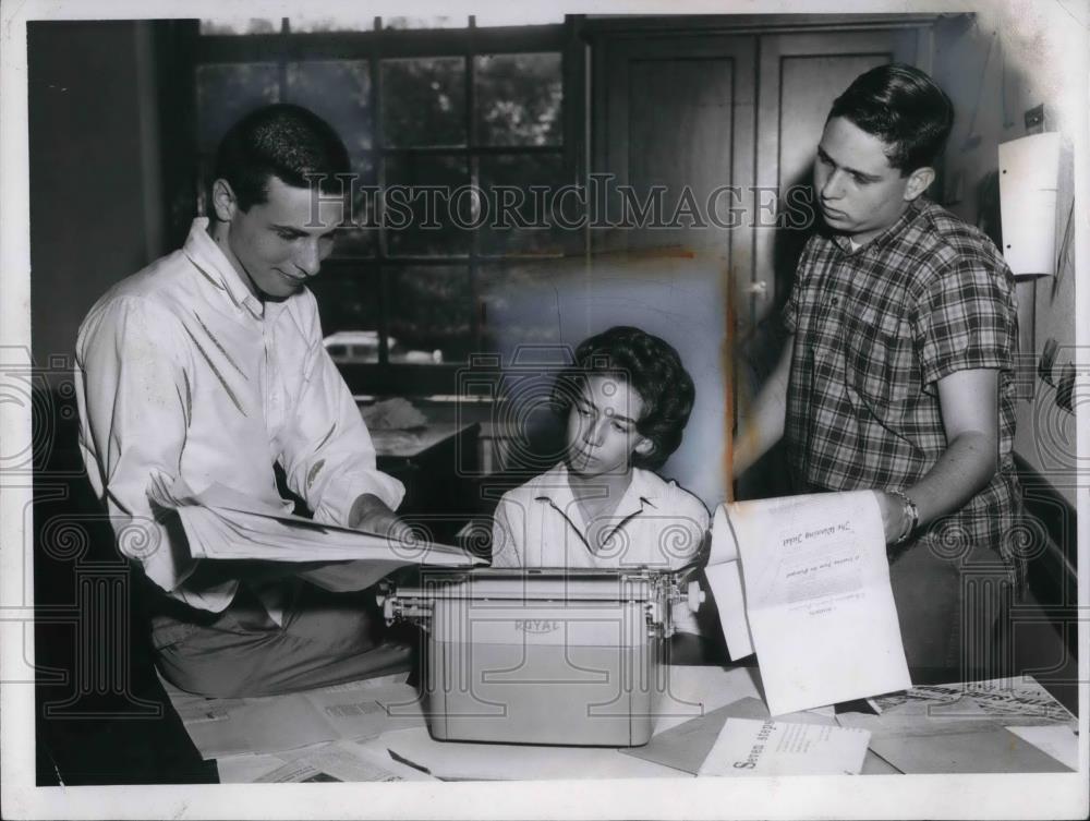 1965 Press Photo Barbara Katz in the picture - cvp25003 - Historic Images