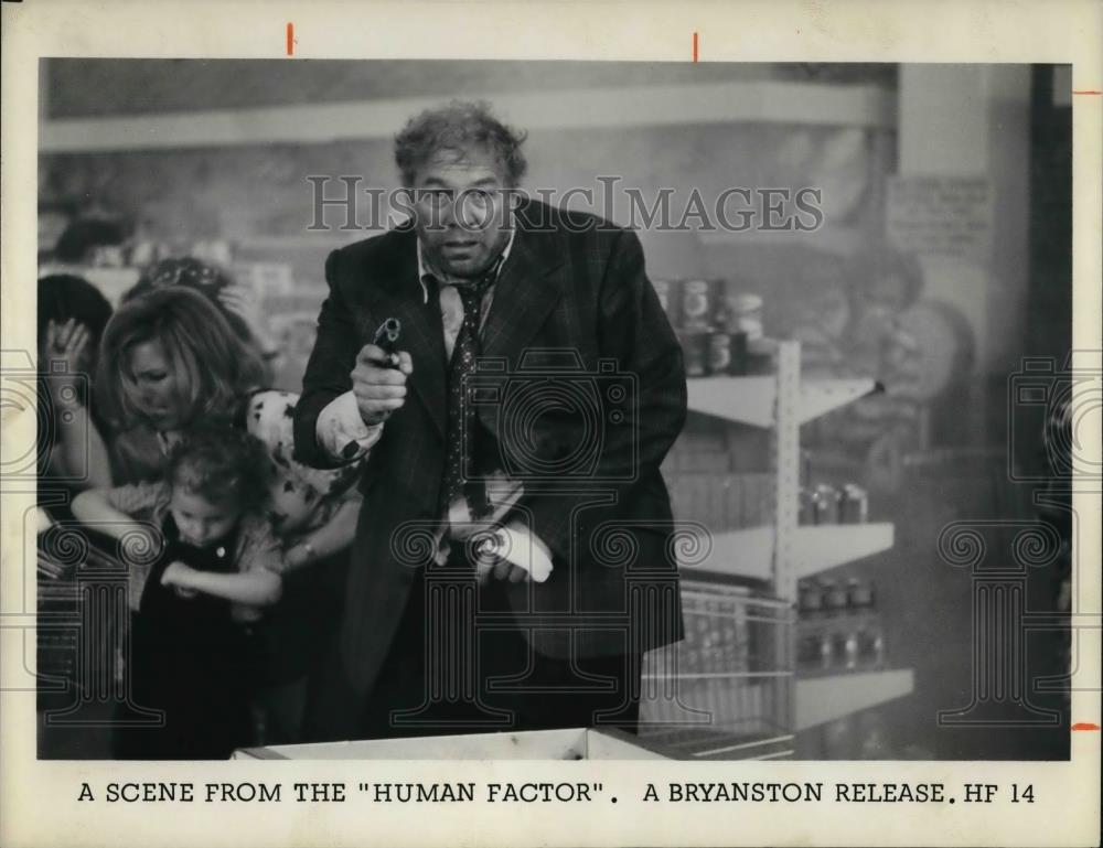 1975 Press Photo George Kennedy in The Human Factor - cvp25159 - Historic Images