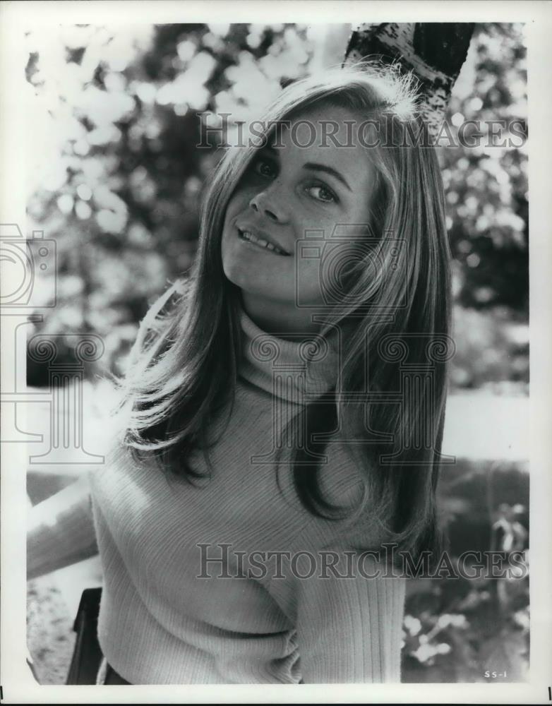 1973 Press Photo Dianne Hull in The Magic Garden of Stanley Sweethart - Historic Images