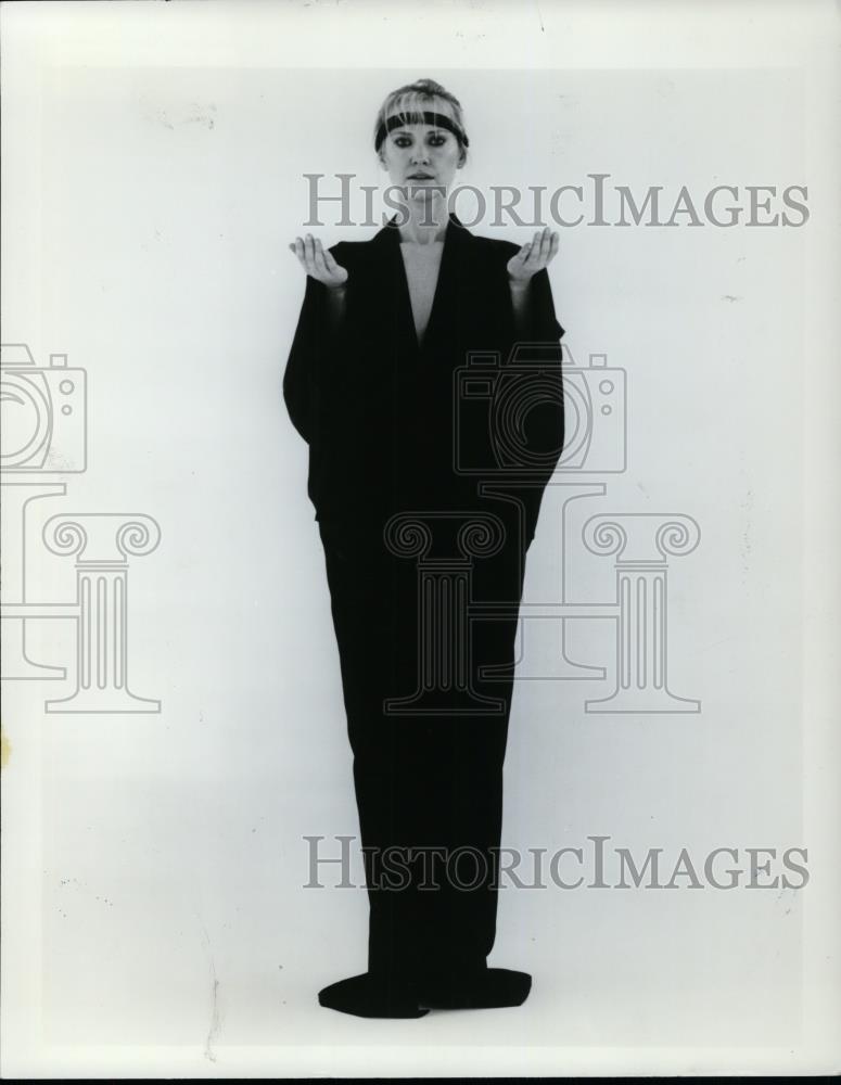 Press Photo Kate DeZima in &quot;Nine&quot; - cvp27067 - Historic Images